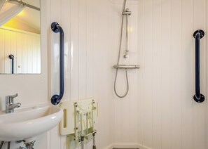 Unclassified image, 2 of 12, button - 2 bedroom accommodation in Mablethorpe (Mablethorpe)