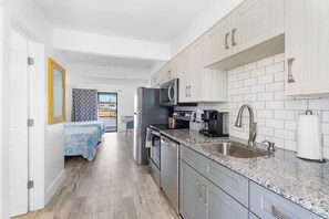 Microwave, oven, dishwasher, coffee/tea maker