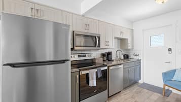 Microwave, oven, dishwasher, coffee/tea maker