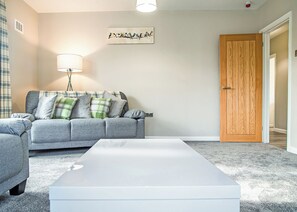 Living area - 1 bedroom accommodation in Hoddesdon (Hoddesdon)