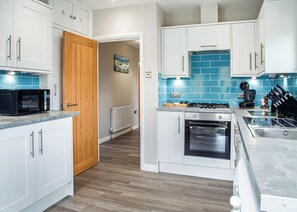 Private kitchen - 2 bedroom accommodation in Hoddesdon (Hoddesdon)