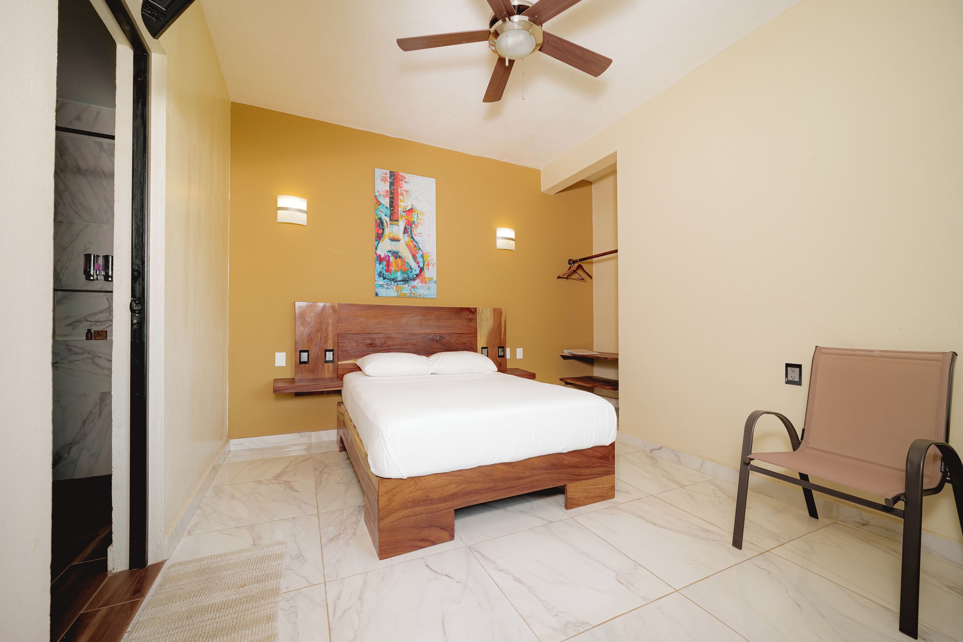 Photo - Guitarra Inn