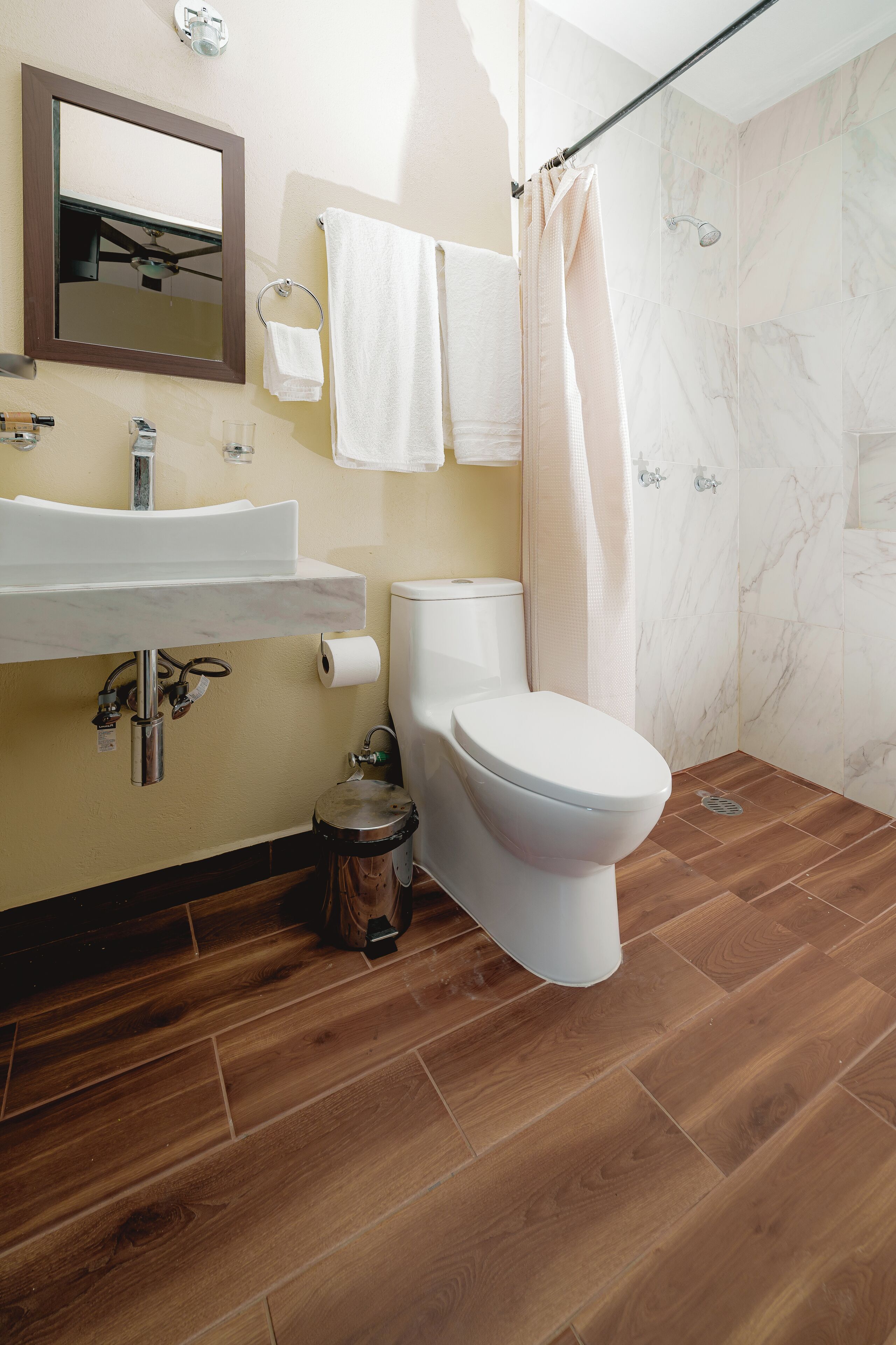 Photo - Guitarra Inn