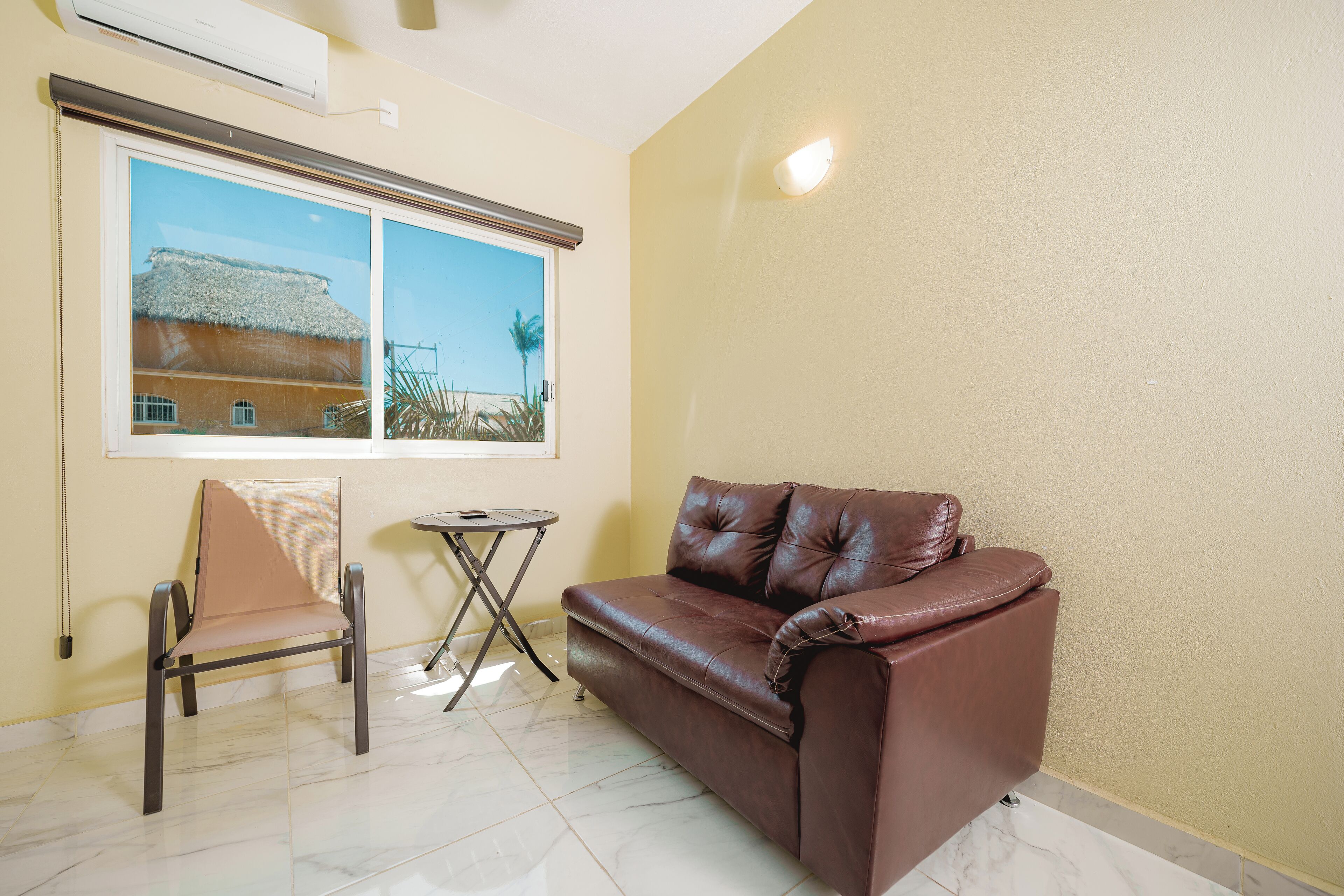 Photo - Guitarra Inn