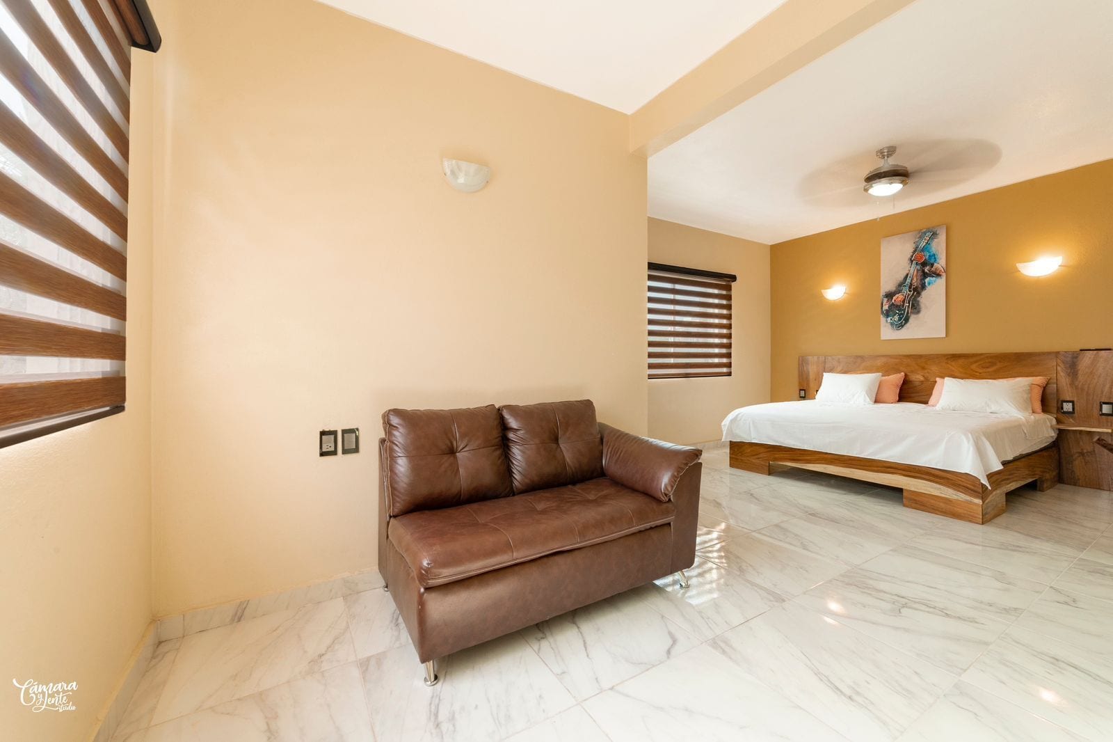 Photo - Guitarra Inn