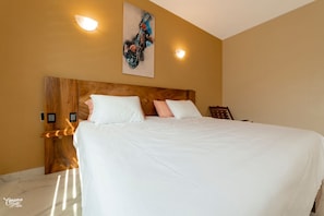 Superior Room, 1 King Bed | Free WiFi - Hotel Guitarra Inn (Puerto Escondido)