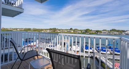 Caddy's #2 – Waterfront Balcony, Walk to Beach, Pet-Friendly & Next to Dining
