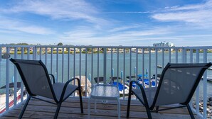Property grounds - Caddy's #5 – Waterfront Balcony, Walk to Beach, Pet-Friendly & Next to Dining (Indian Shores)