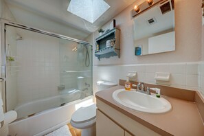 Ducha, toallas, jabón