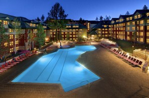 A heated pool - Retreat in the mountains of Tahoe for a fun family spring break!  (Tahoe)
