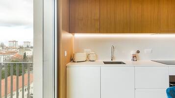 Refrigerador, microondas, horno y lavavajillas