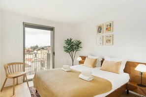 2 bedrooms, desk, iron/ironing board, internet