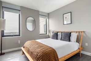 2 bedrooms, iron/ironing board, WiFi, bed sheets - Marvelous North Station 2BR w/ Gym, close Shops & Dining, by Blueground (Boston)