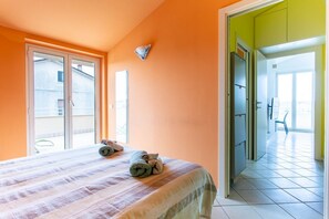 1 chambre, fer et planche à repasser, accès Internet, draps fournis