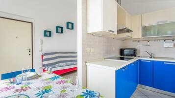 Four, plaque de cuisson, lave-vaisselle, grille-pain