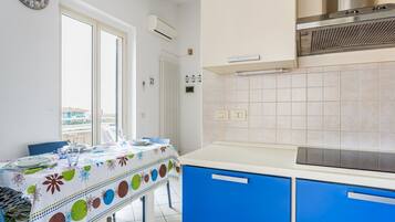 Forno, piano cottura, lavastoviglie, tostapane