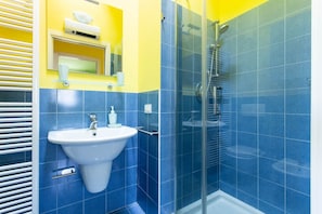 Dusche, Haartrockner, Bidet