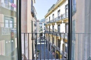 A narrow street between buildings with balconies, a clear sky, and a mountain in the background. - GuestHost - Elegant apartment able to accommodate up to 6 people with three bedrooms and two bathrooms, totally new both in the renovation and in the furnishings and with fine finishes. The accommodation is located in the central area, a few steps from t (Salerno)