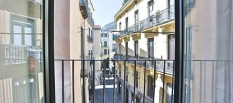 GuestHost - Elegant apartment able to accommodate up to 6 people with three bedrooms and two bathrooms, totally new both in the renovation and in the furnishings and with fine finishes. The accommodation is located in the central area, a few steps from t