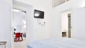 3 habitaciones, tabla de planchar con plancha, wifi y ropa de cama