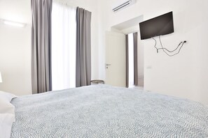 3 chambres, fer et planche à repasser, Wi-Fi, draps fournis