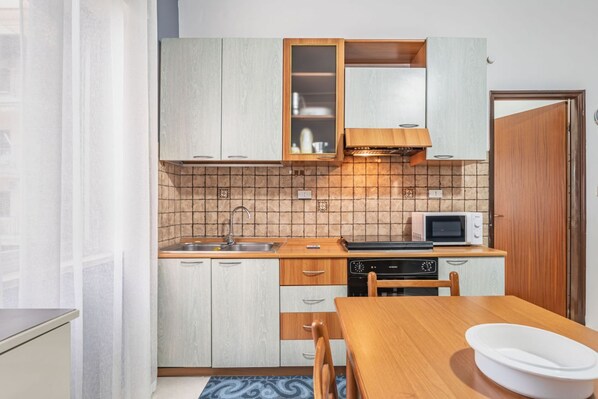 Microwave, oven, stovetop