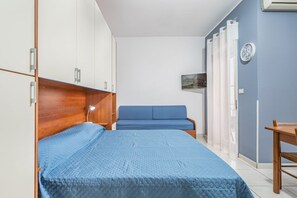 Strykejern/-brett, internettilgang og sengetøy