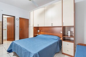 Iron/ironing board, internet, bed sheets