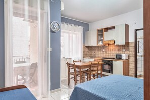 Fer et planche à repasser, accès Internet, draps fournis