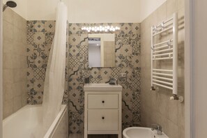 Shower, bidet - GuestHost - Casa Mariù in San Pietro (Roma)