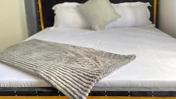 1 bedroom, bed sheets