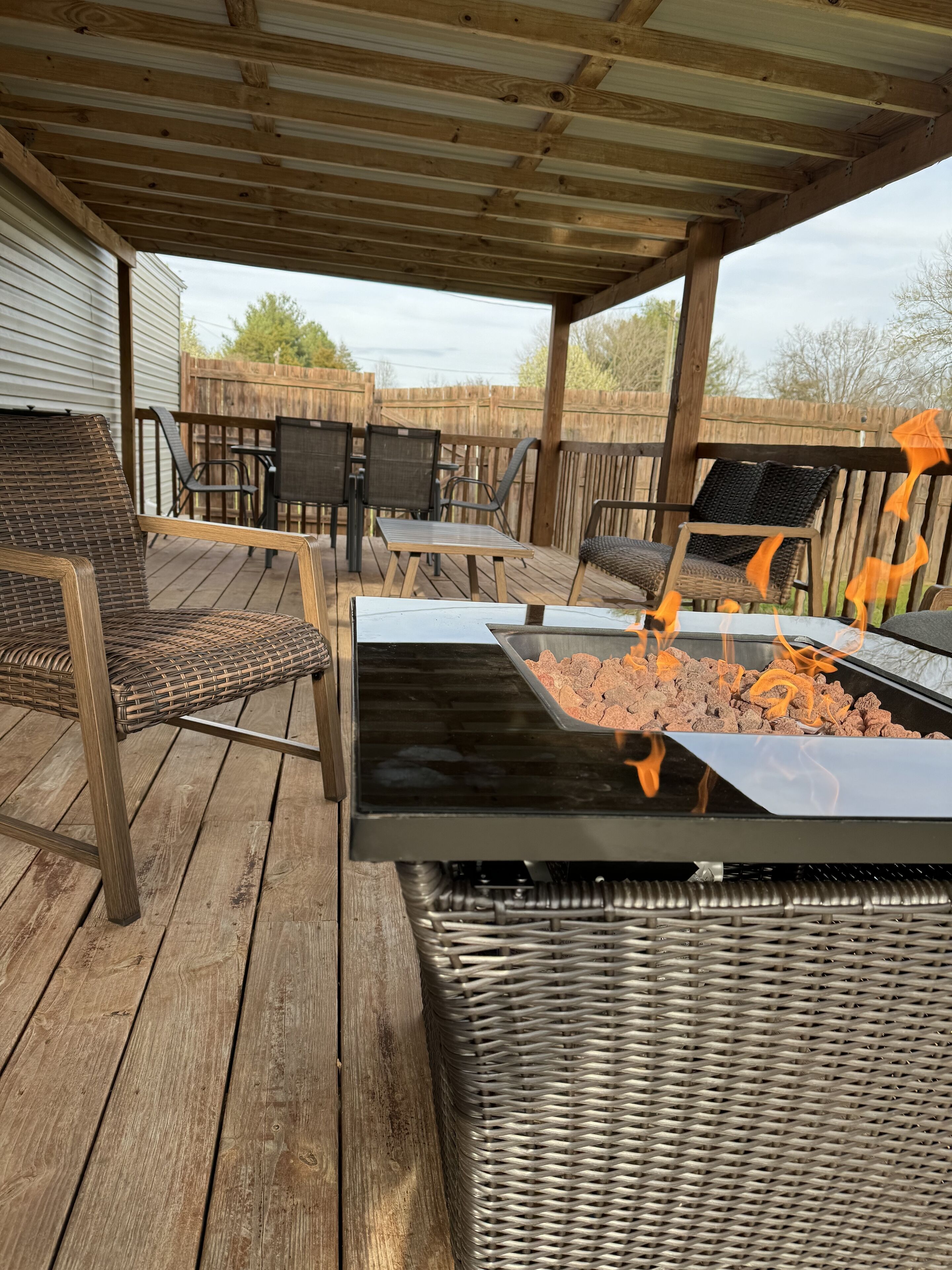 Cozy, 4 bdrm home VERY near Lake Cumberland! Pet friendly. EXTRA lot for parking
