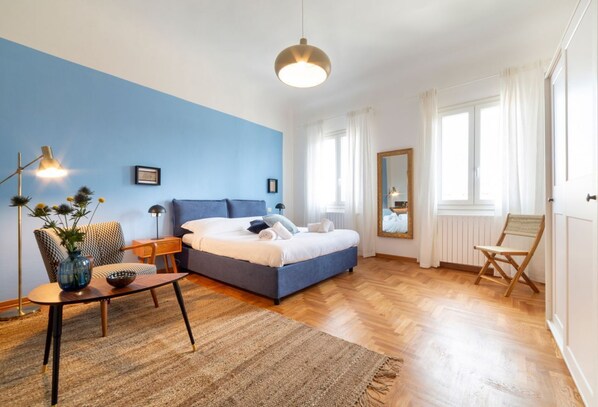 2 habitaciones, tabla de planchar con plancha, wifi y ropa de cama 