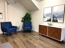 Decoración personalizada, muebles diferentes y escritorio 