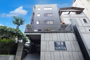 Mặt tiền nơi lưu trú