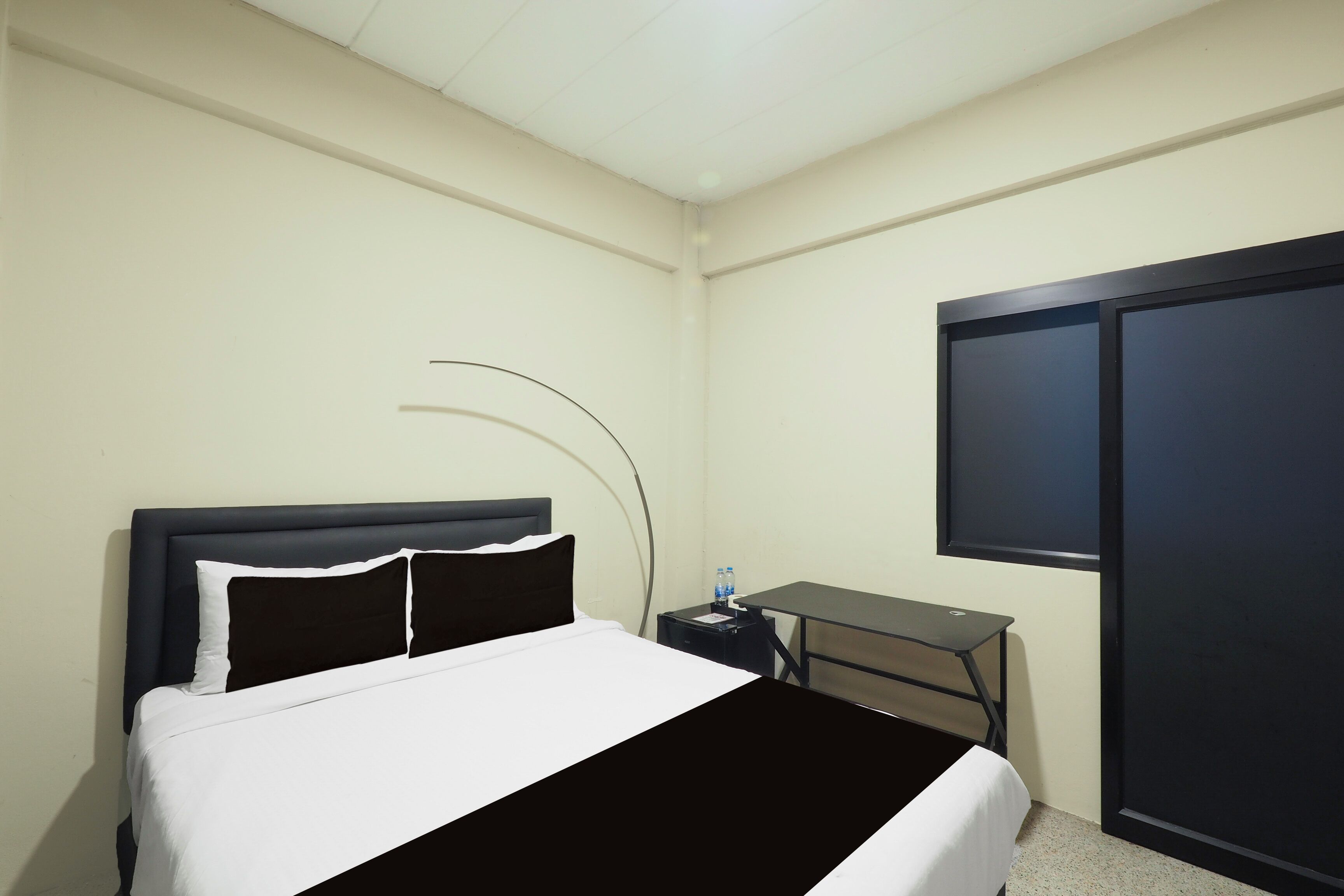 Desk, free WiFi, bed sheets