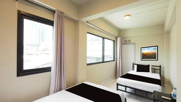 مكتب وواي فاي مجانًا وملاءات أسرّة