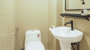A small bathroom with a toilet, sink, and shower. - RQ Bangkok Huai Khwang by Collection O (Bangkok)