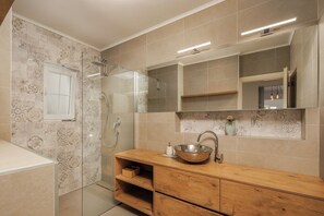 Shower, towels