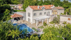A villa with a swimming pool, a covered patio, and a mountain backdrop. - Nature Villa Frangipane with Pool, Drivenik, Croatia (Drivenik)