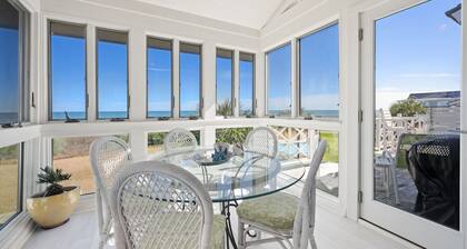 Oceanfront 3 bedroom villa with a Pool.