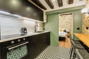 Kühlschrank, Mikrowelle, Ofen, Geschirrspüler