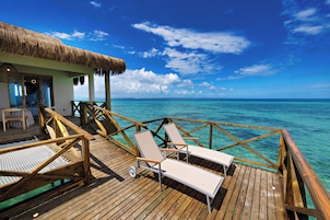 Lagoon Suite with Private Pool | Lençóis italianos Frette, roupas de cama premium, edredons de pluma