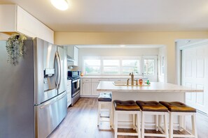 Fridge, microwave, oven, stovetop - On the Water's Edge: Dog-Friendly, Crabbing, Bridge Views & More (Waldport)