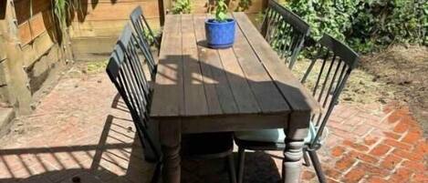 تناول الطعام بالخارج