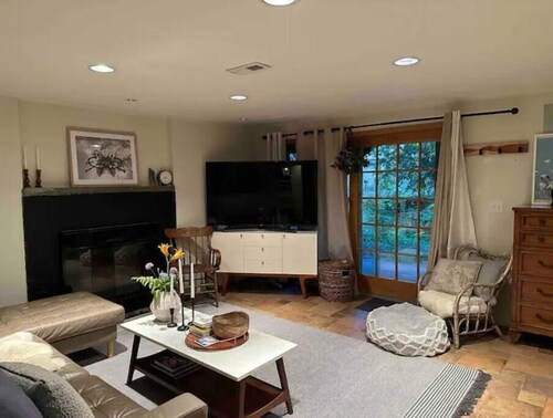 Gorgeous Basement apartment