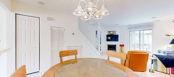 Plantations East dog-friendly townhouse with fireplace & water view