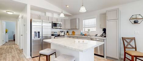 Refrigerador, microondas, horno y parrilla de estufa