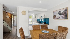 Dining - Lovely renovated townhouse in Batehaven (Batehaven)