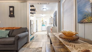 Smart TV, fireplace, stereo